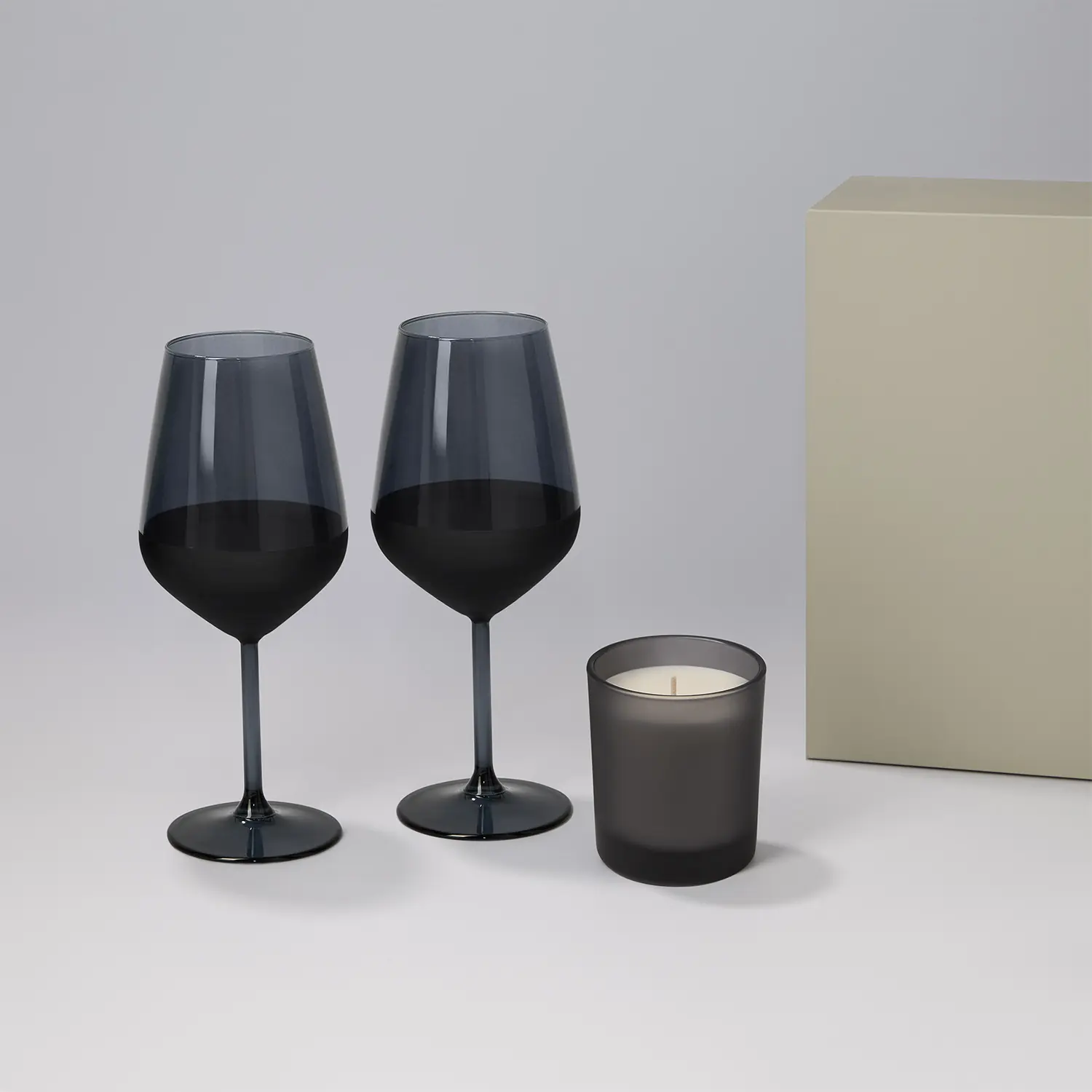 Подарочный набор свеча Enigma + 2 бокала для вина Black Edition в серой коробке