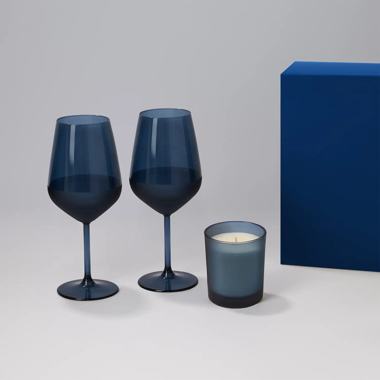 Подарочный набор свеча Enigma + 2 бокала для вина Sapphire в синей коробке