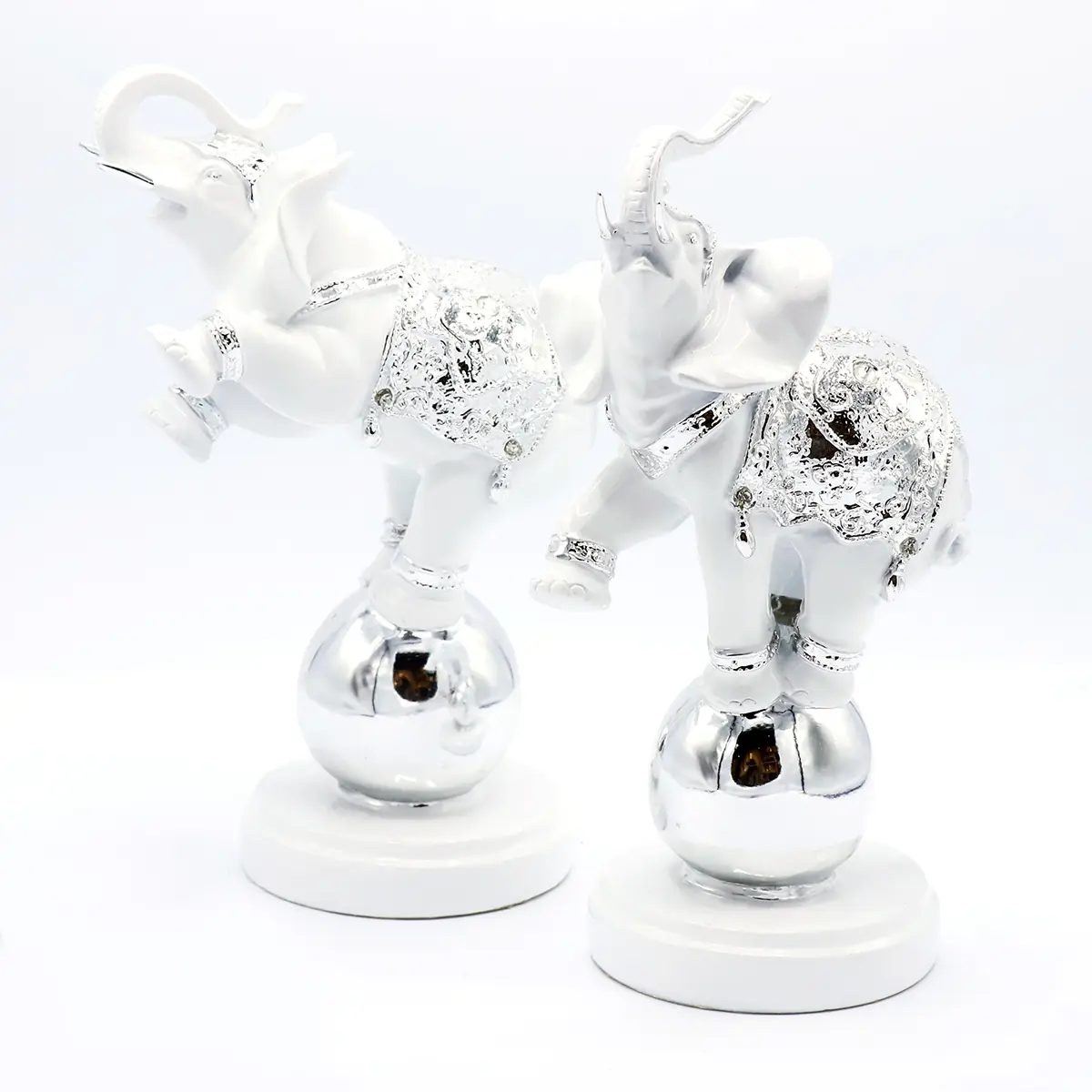 Набор статуэток "Слоны на шарах"