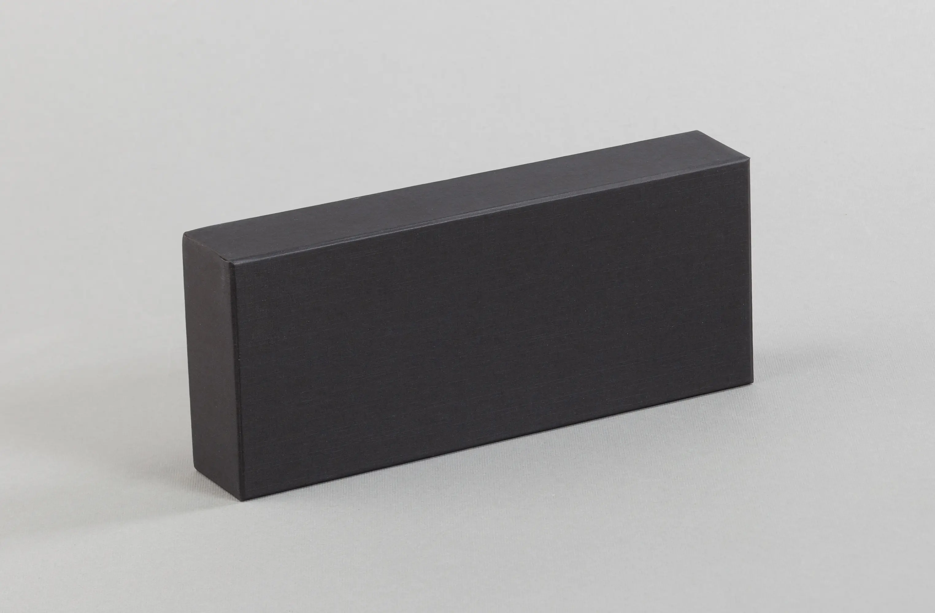 Подарочная коробка без ложемента (крышка-дно, 20,5 х 3,5 х 8,5 см) / черный