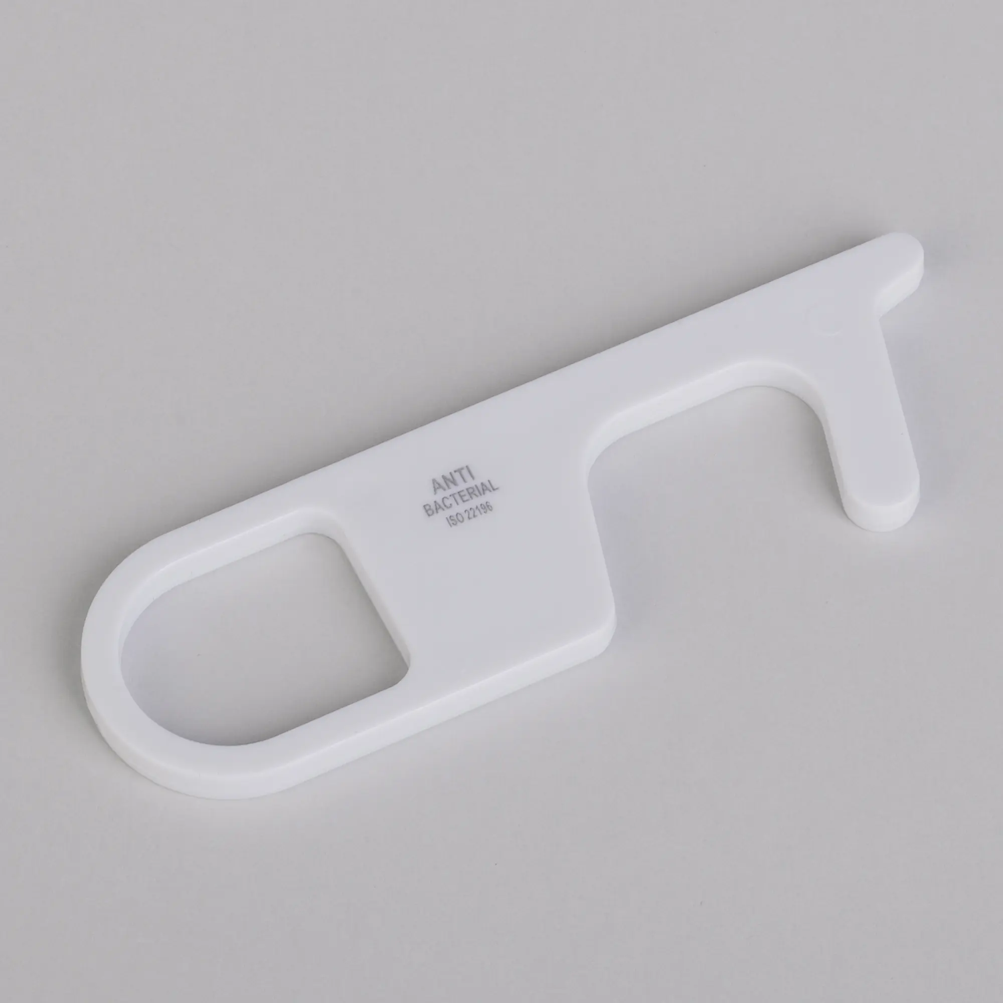 Брелок "Тачер" бесконтактный с антибактериальной защитой / белый