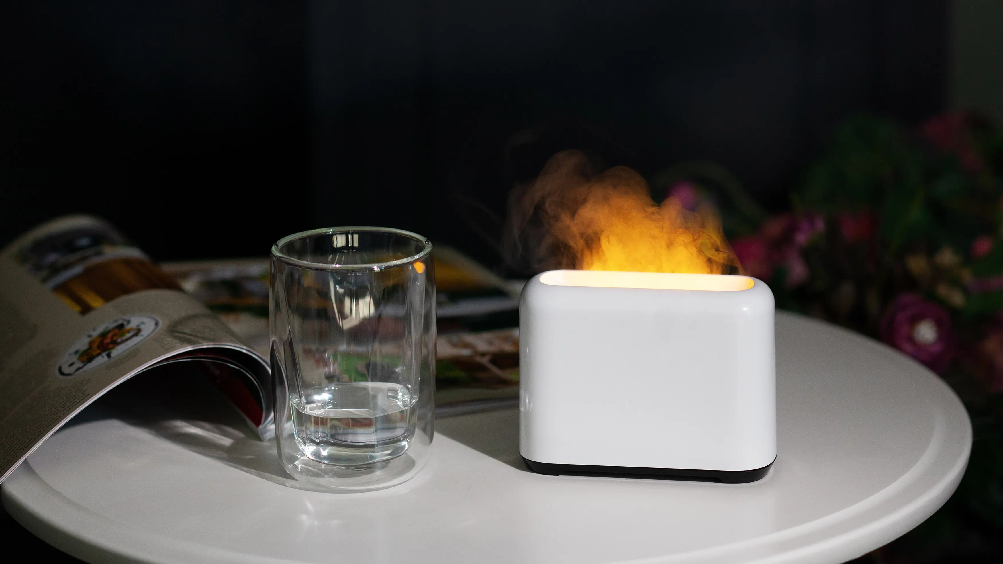 Увлажнитель "Flame" с эффектом пламени / белый